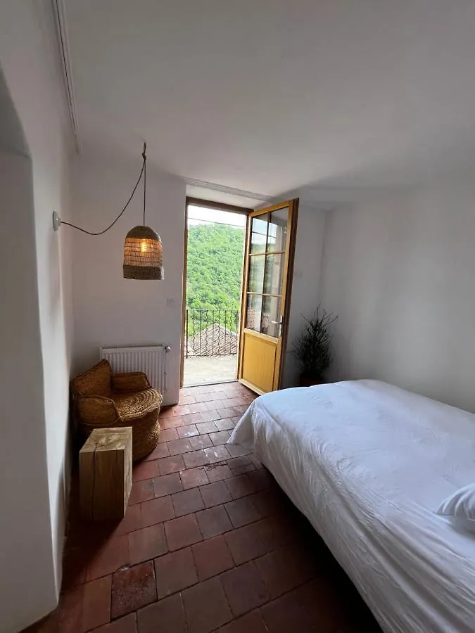 Comprégnac Les Roches B&B