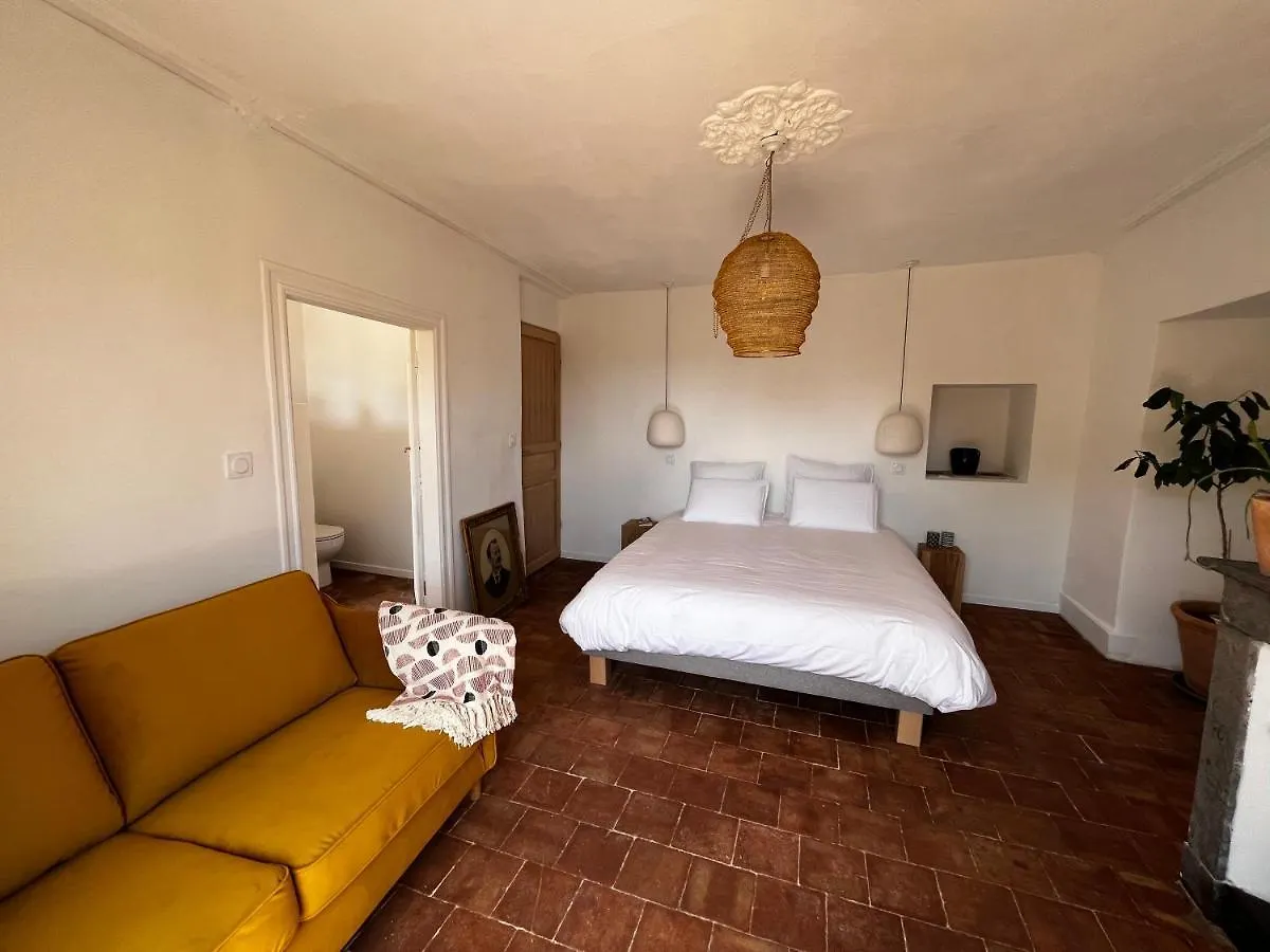 Comprégnac Les Roches B&B