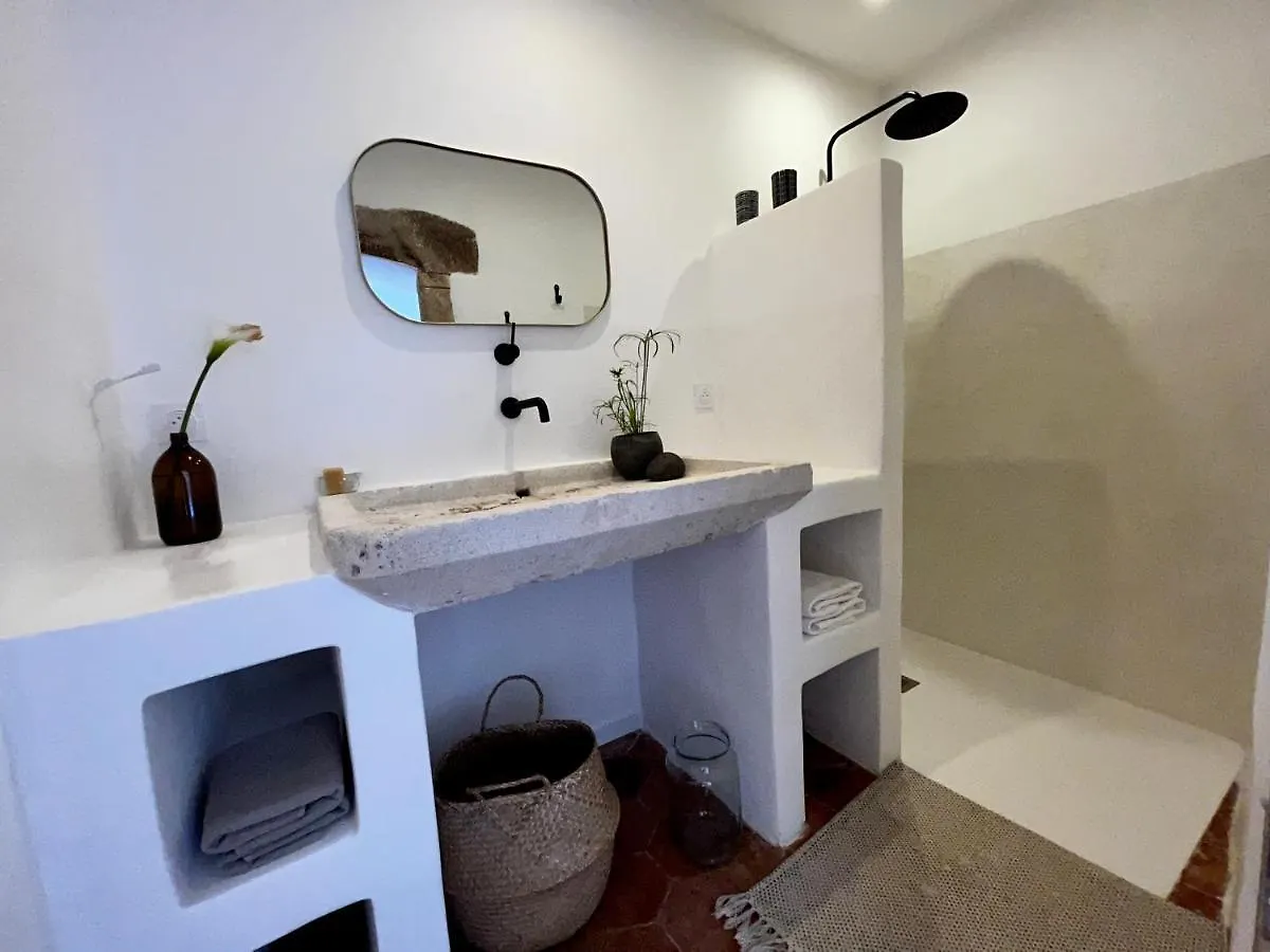 Comprégnac Les Roches B&B