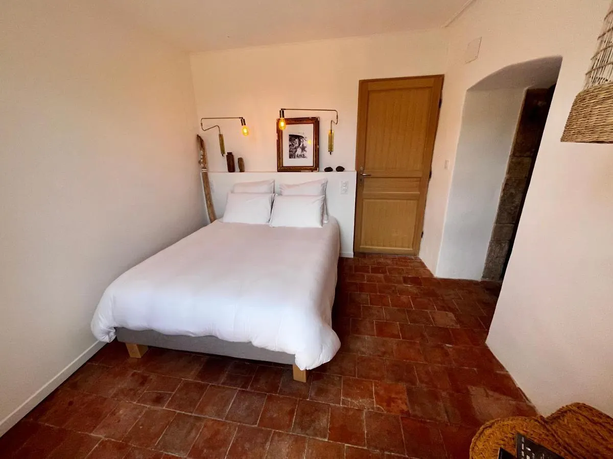 Comprégnac Les Roches B&B