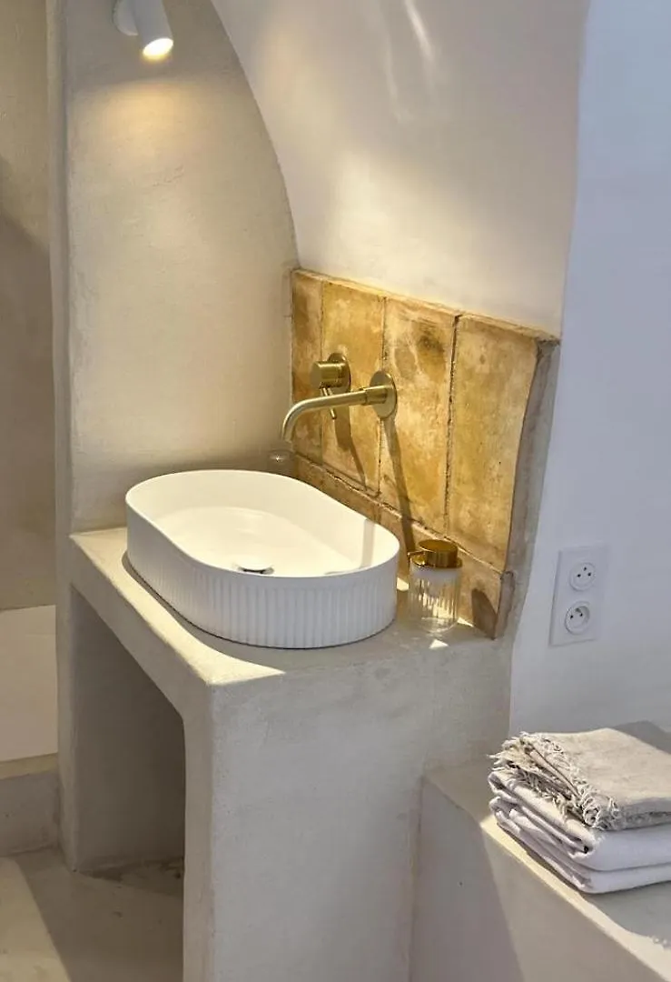 Comprégnac Les Roches B&B